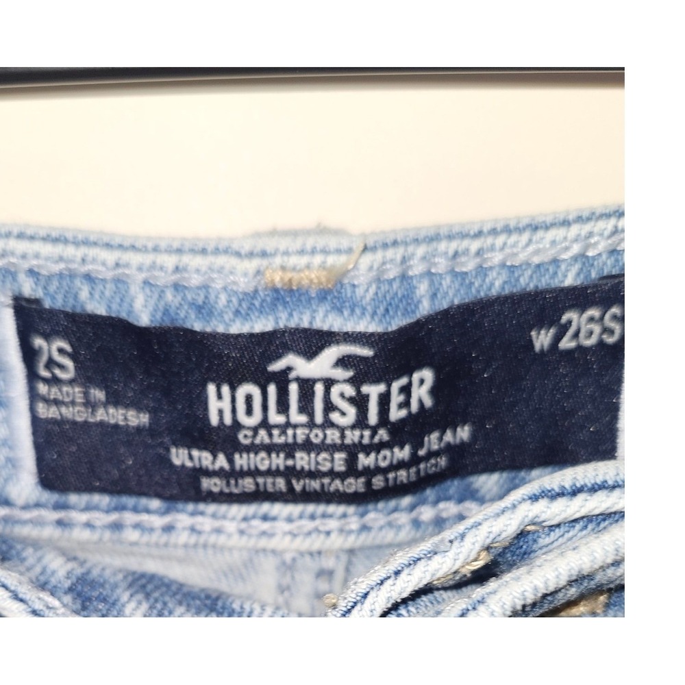 Hollister Ultra High-Rise Mom Jeans Light Wash Distressed Ripped Denim 2S W26S - Picture 3 of 4